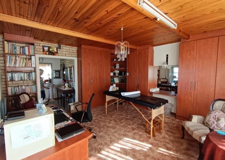 5 Bedroom Property for Sale in Wavecrest Eastern Cape